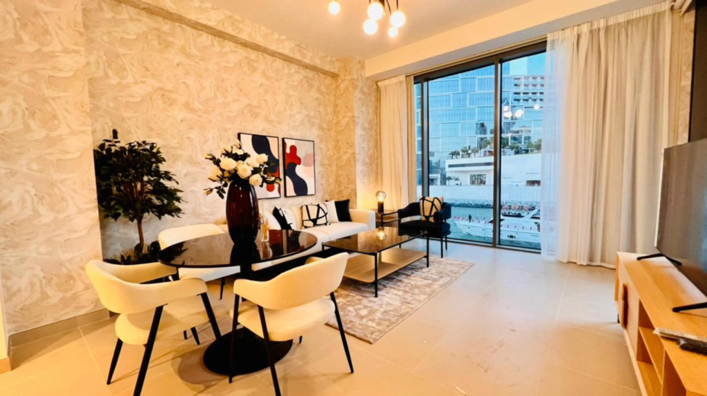 Luxury beach front apartment with balcony Dubai Marina