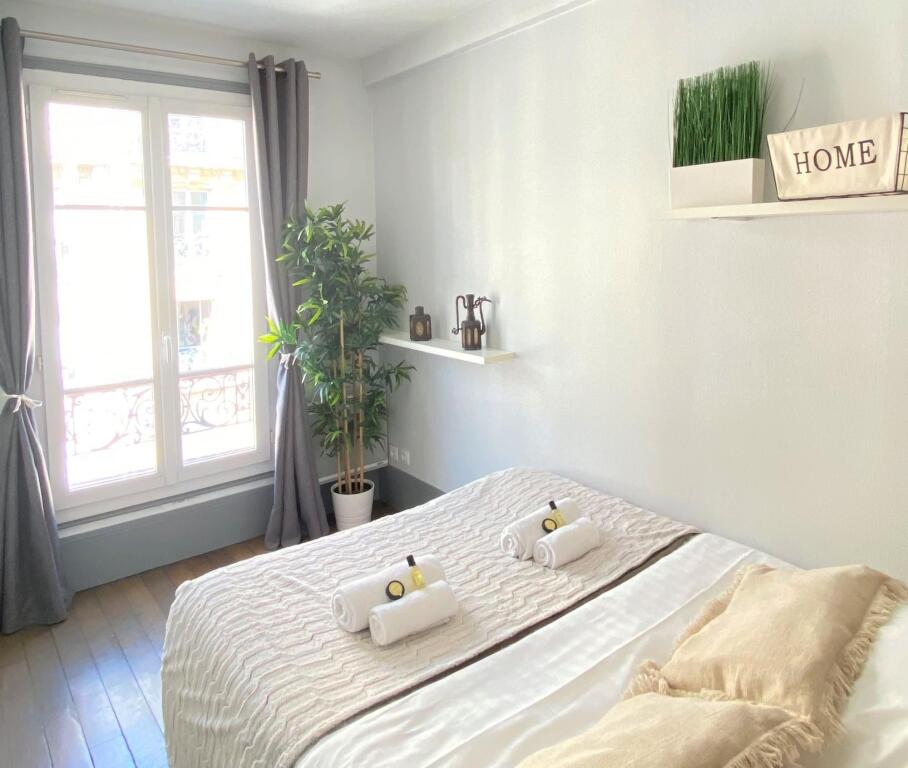 827 – Champ de Mars – Appartement parisien